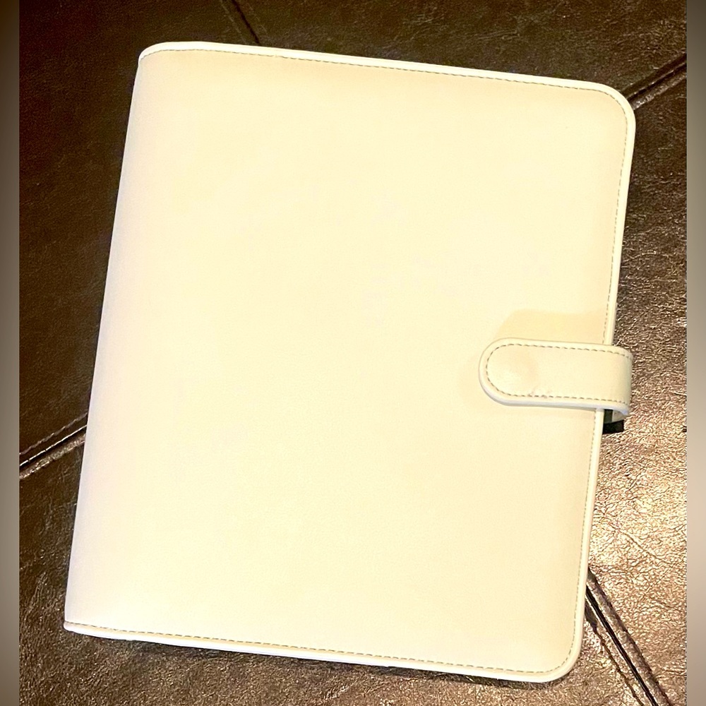 Franklin Covey Classic Ayla binder in sage green
